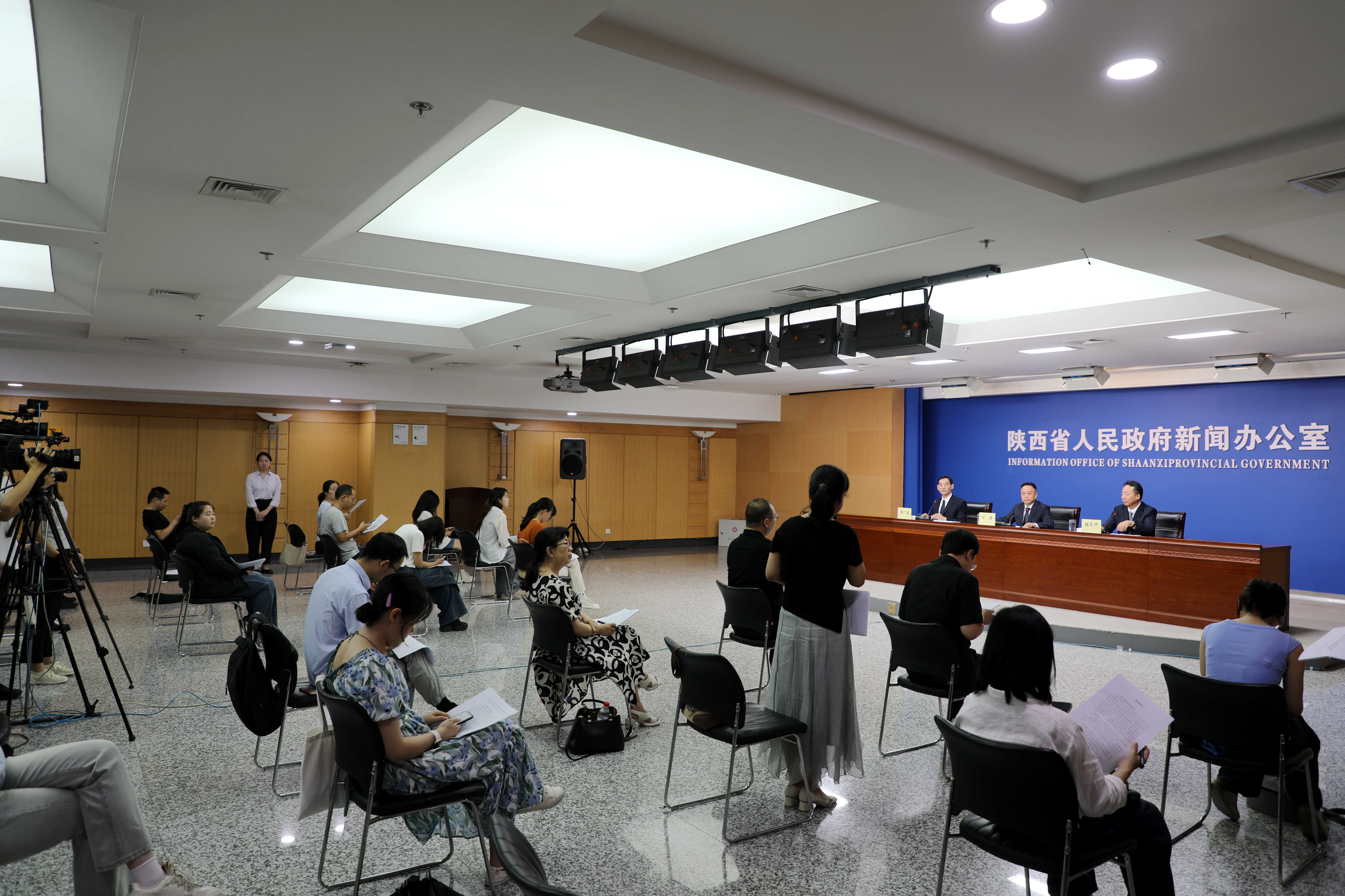 新闻发布会现场.jpg